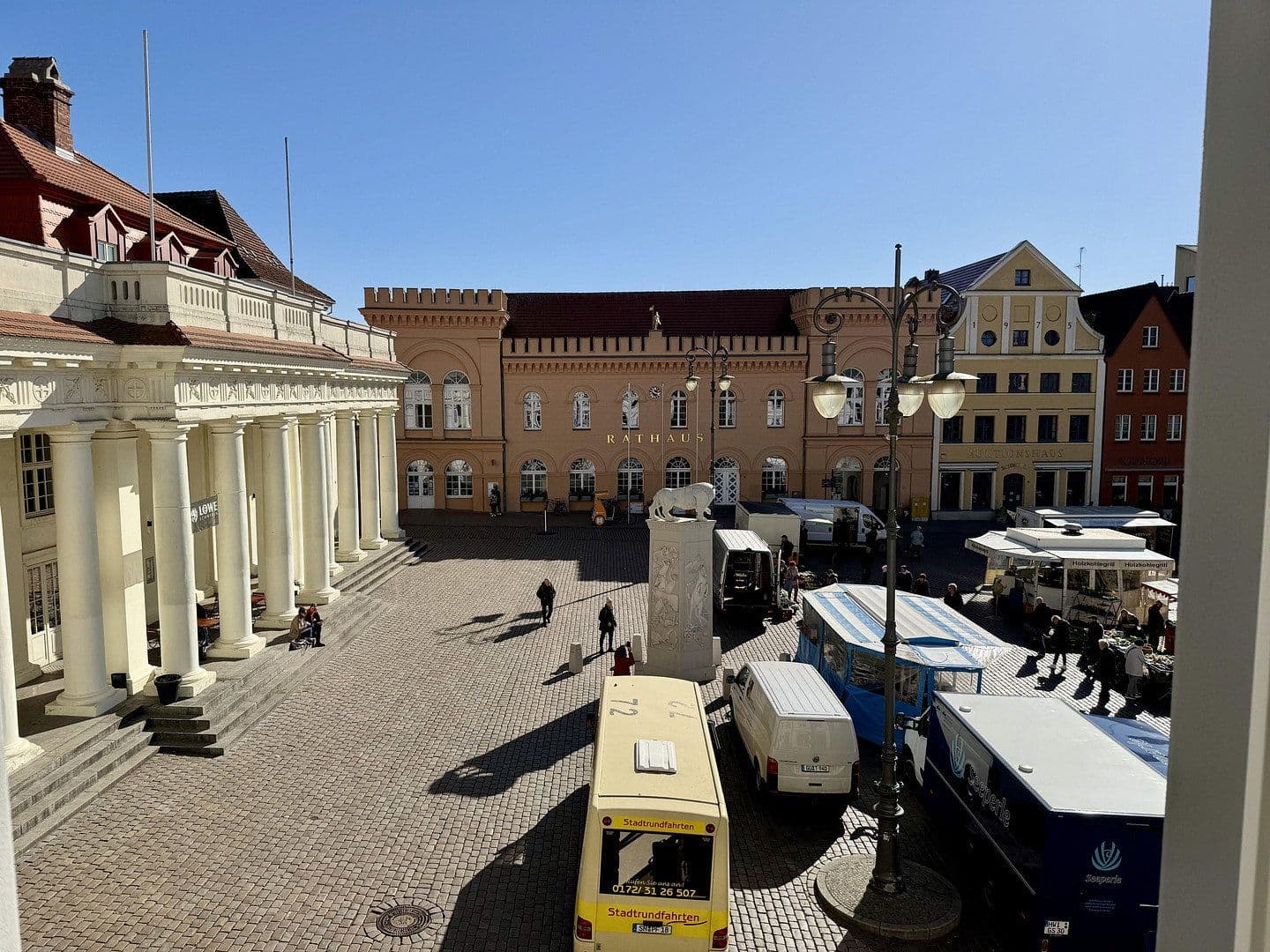 Prenájom bytu 3-izbový 90 m², Am Markt 2, Schwerin, Meklenbursko-Predpomoransko Prenájom bytu 3-izbový 90 m², Am Markt 2, Schwerin, Meklenbursko-Predpomoransko