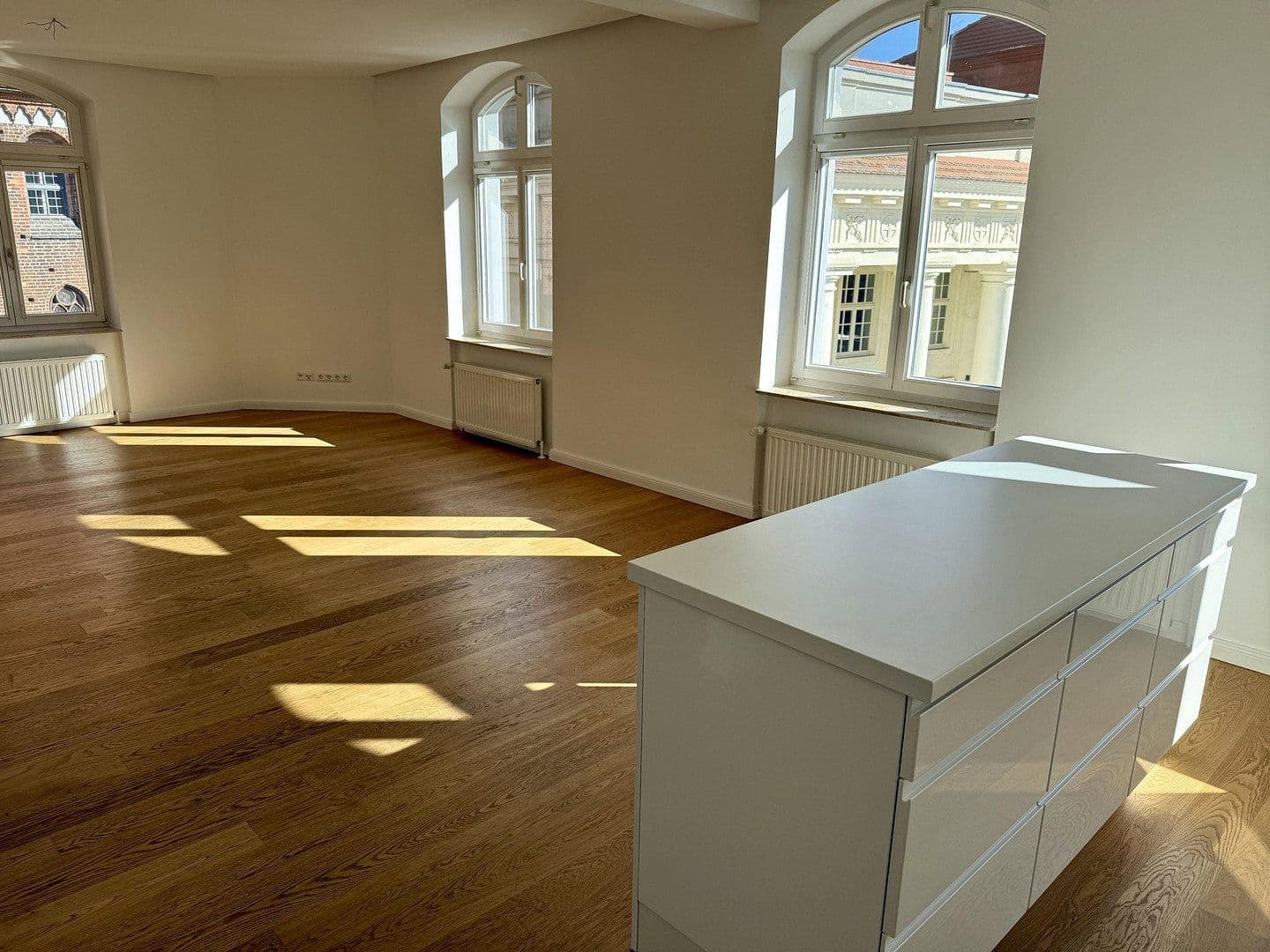 Prenájom bytu 3-izbový 90 m², Am Markt 2, Schwerin, Meklenbursko-Predpomoransko Prenájom bytu 3-izbový 90 m², Am Markt 2, Schwerin, Meklenbursko-Predpomoransko