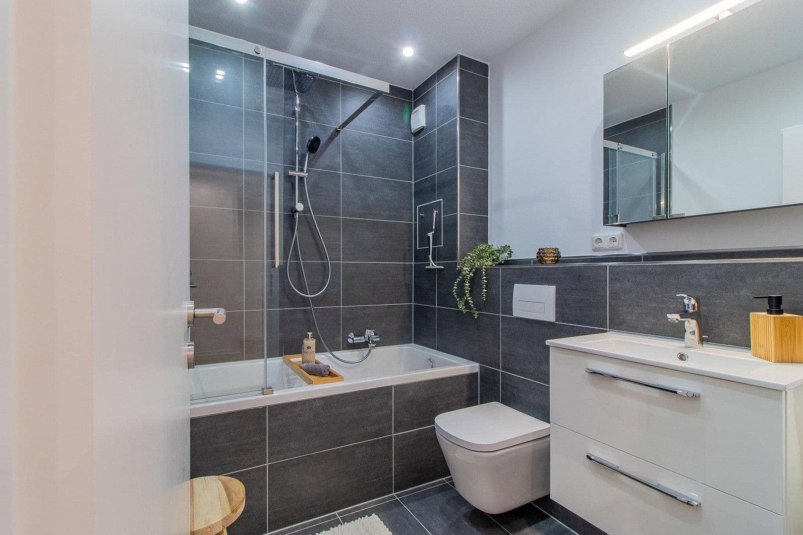 Prenájom bytu 2-izbový 57 m², Agricolastr. 67, Chemnitz, Sasko Prenájom bytu 2-izbový 57 m², Agricolastr. 67, Chemnitz, Sasko