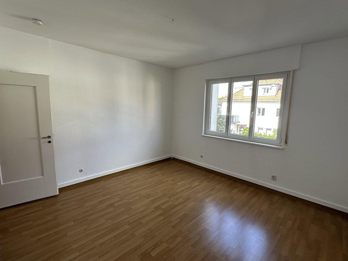 Prenájom bytu 4-izbový 110 m², Brahmsweg 32, Stuttgart, Bádensko-Wurttembersko Prenájom bytu 4-izbový 110 m², Brahmsweg 32, Stuttgart, Bádensko-Wurttembersko