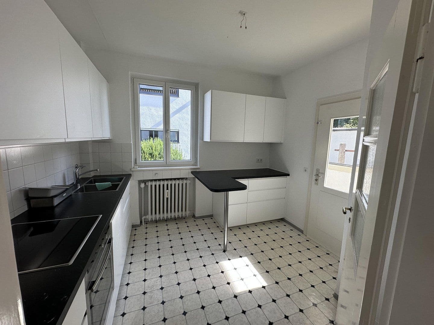 Prenájom bytu 4-izbový 110 m², Brahmsweg 32, Stuttgart, Bádensko-Wurttembersko Prenájom bytu 4-izbový 110 m², Brahmsweg 32, Stuttgart, Bádensko-Wurttembersko