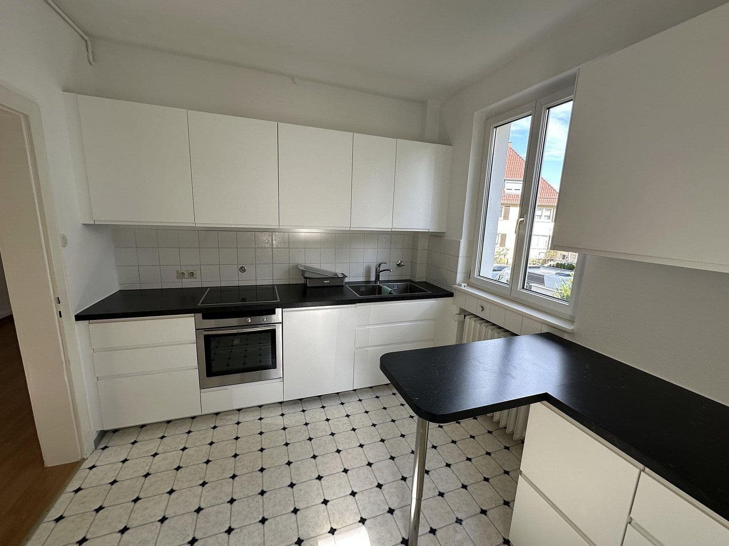 Prenájom bytu 4-izbový 110 m², Brahmsweg 32, Stuttgart, Bádensko-Wurttembersko Prenájom bytu 4-izbový 110 m², Brahmsweg 32, Stuttgart, Bádensko-Wurttembersko