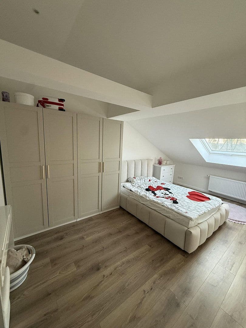 Prenájom bytu 5-izbový 125 m², Nosthoffenstraße 53, Düsseldorf, Severné Porýnie - Westfálsko Prenájom bytu 5-izbový 125 m², Nosthoffenstraße 53, Düsseldorf, Severné Porýnie - Westfálsko