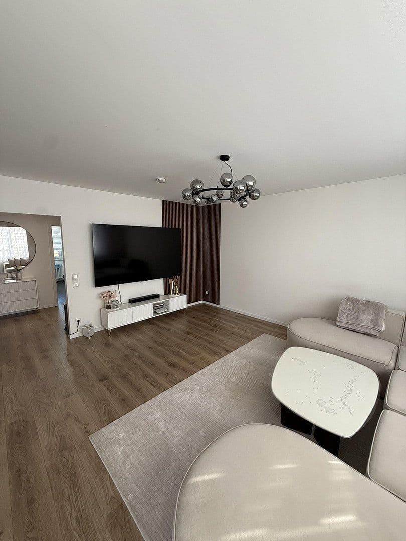 Prenájom bytu 5-izbový 125 m², Nosthoffenstraße 53, Düsseldorf, Severné Porýnie - Westfálsko Prenájom bytu 5-izbový 125 m², Nosthoffenstraße 53, Düsseldorf, Severné Porýnie - Westfálsko