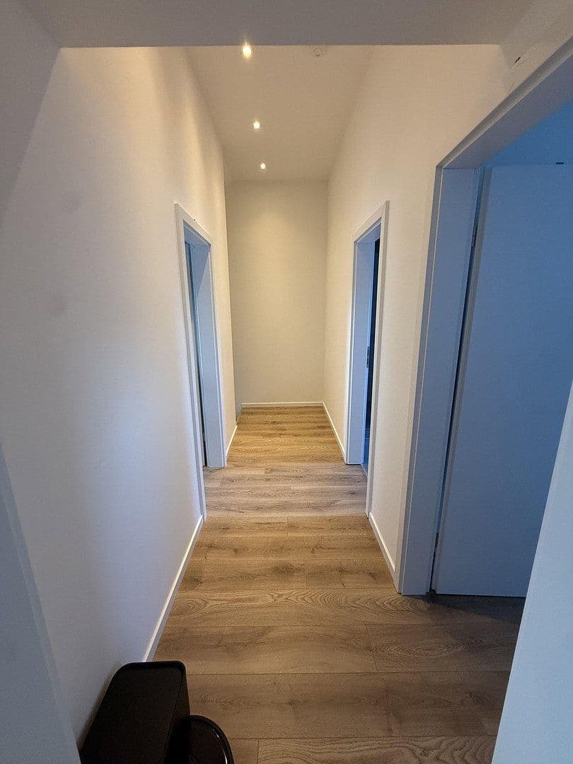 Prenájom bytu 5-izbový 125 m², Nosthoffenstraße 53, Düsseldorf, Severné Porýnie - Westfálsko Prenájom bytu 5-izbový 125 m², Nosthoffenstraße 53, Düsseldorf, Severné Porýnie - Westfálsko