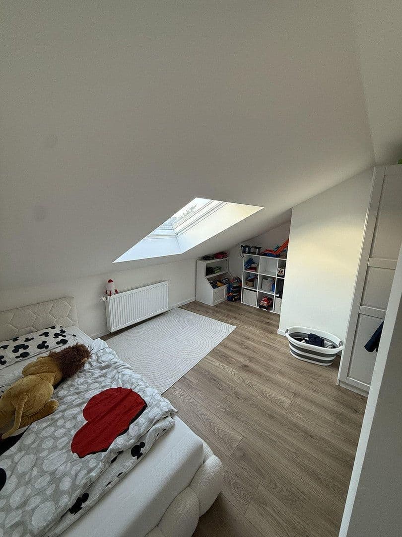 Prenájom bytu 5-izbový 125 m², Nosthoffenstraße 53, Düsseldorf, Severné Porýnie - Westfálsko Prenájom bytu 5-izbový 125 m², Nosthoffenstraße 53, Düsseldorf, Severné Porýnie - Westfálsko