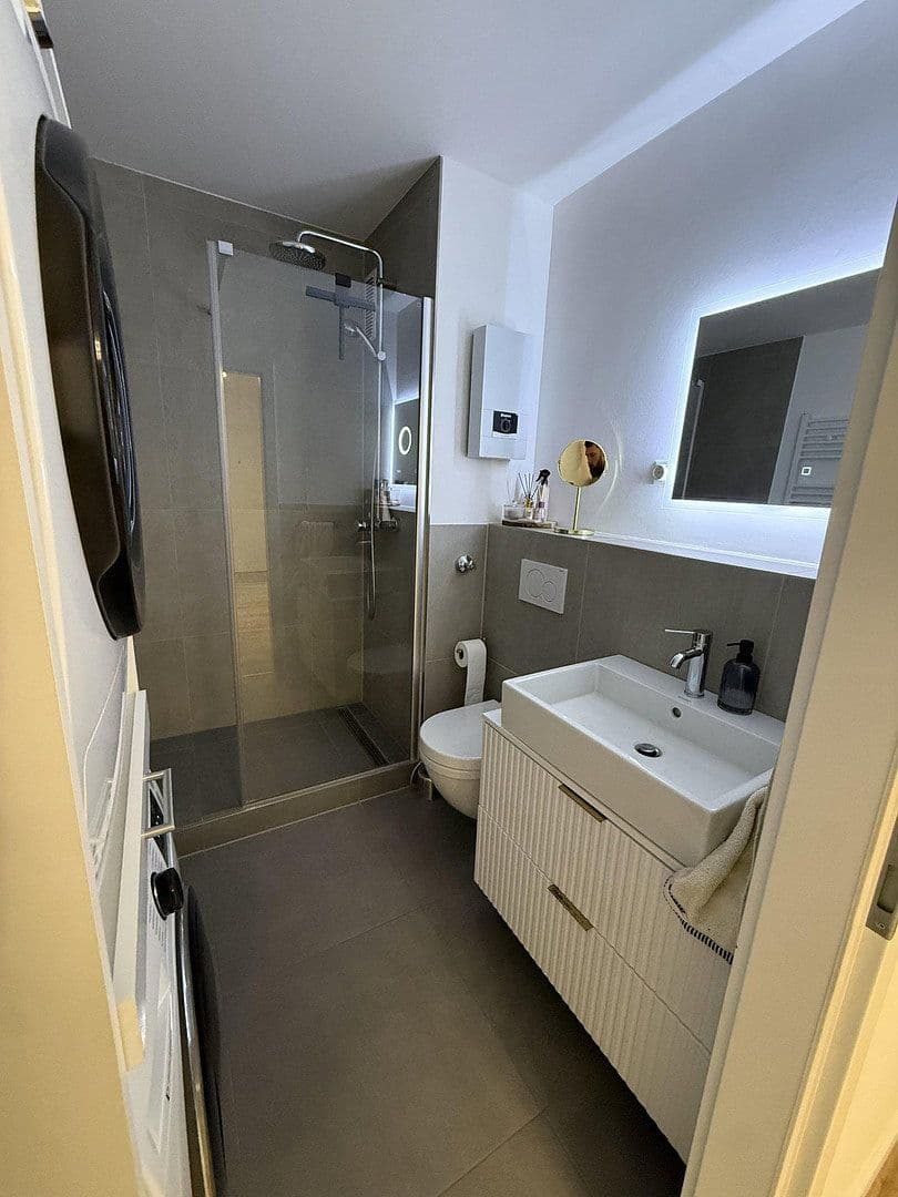 Prenájom bytu 5-izbový 125 m², Nosthoffenstraße 53, Düsseldorf, Severné Porýnie - Westfálsko Prenájom bytu 5-izbový 125 m², Nosthoffenstraße 53, Düsseldorf, Severné Porýnie - Westfálsko