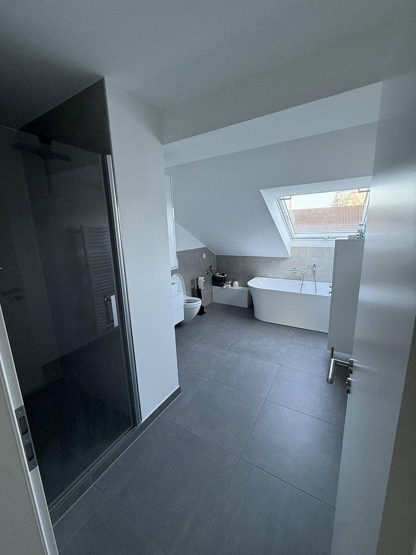 Prenájom bytu 5-izbový 125 m², Nosthoffenstraße 53, Düsseldorf, Severné Porýnie - Westfálsko Prenájom bytu 5-izbový 125 m², Nosthoffenstraße 53, Düsseldorf, Severné Porýnie - Westfálsko