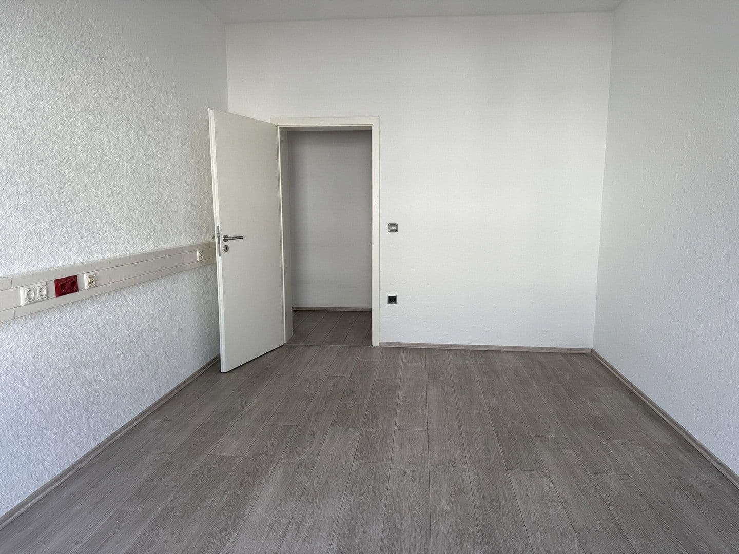 Prenájom kancelárie 130 m², Bergisch Gladbach, Severné Porýnie - Westfálsko Prenájom kancelárie 130 m², Bergisch Gladbach, Severné Porýnie - Westfálsko