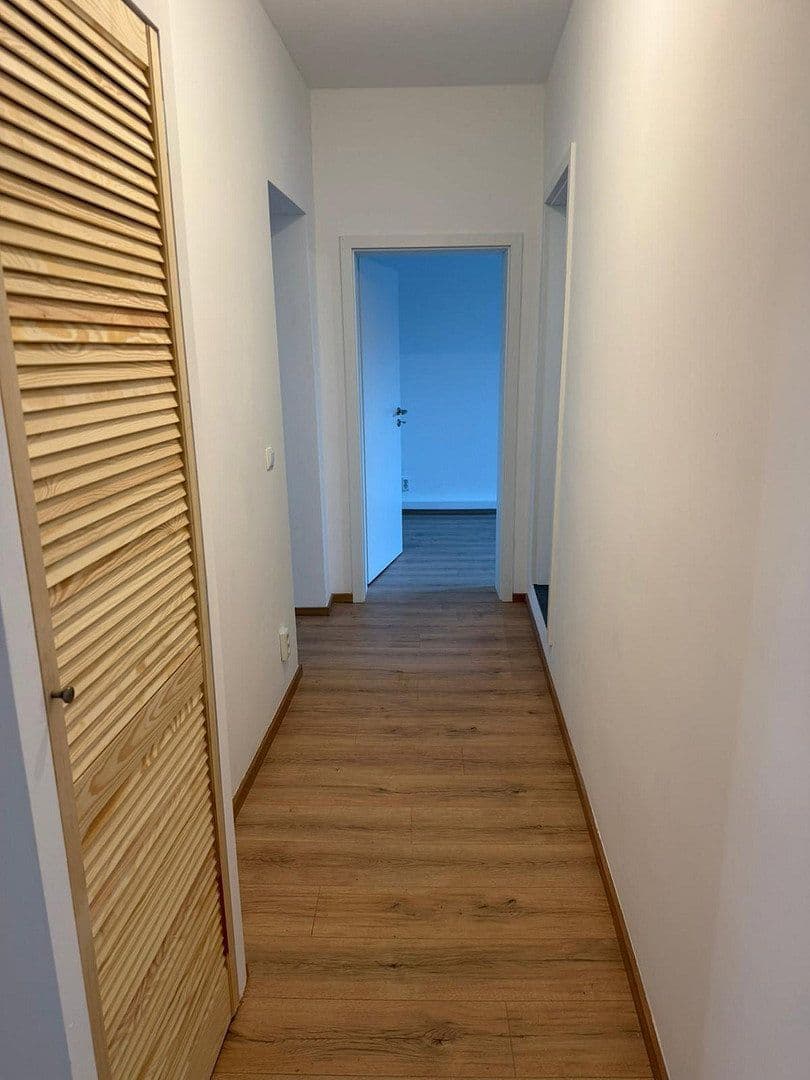 Prenájom bytu 4-izbový 80 m², Köpenicker Straße 32, Berlin, Berlín Prenájom bytu 4-izbový 80 m², Köpenicker Straße 32, Berlin, Berlín