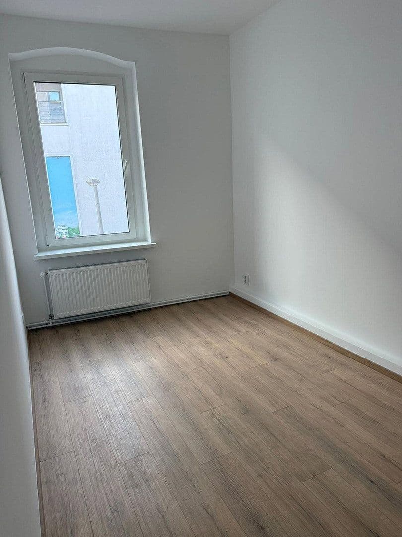Prenájom bytu 4-izbový 80 m², Köpenicker Straße 32, Berlin, Berlín Prenájom bytu 4-izbový 80 m², Köpenicker Straße 32, Berlin, Berlín