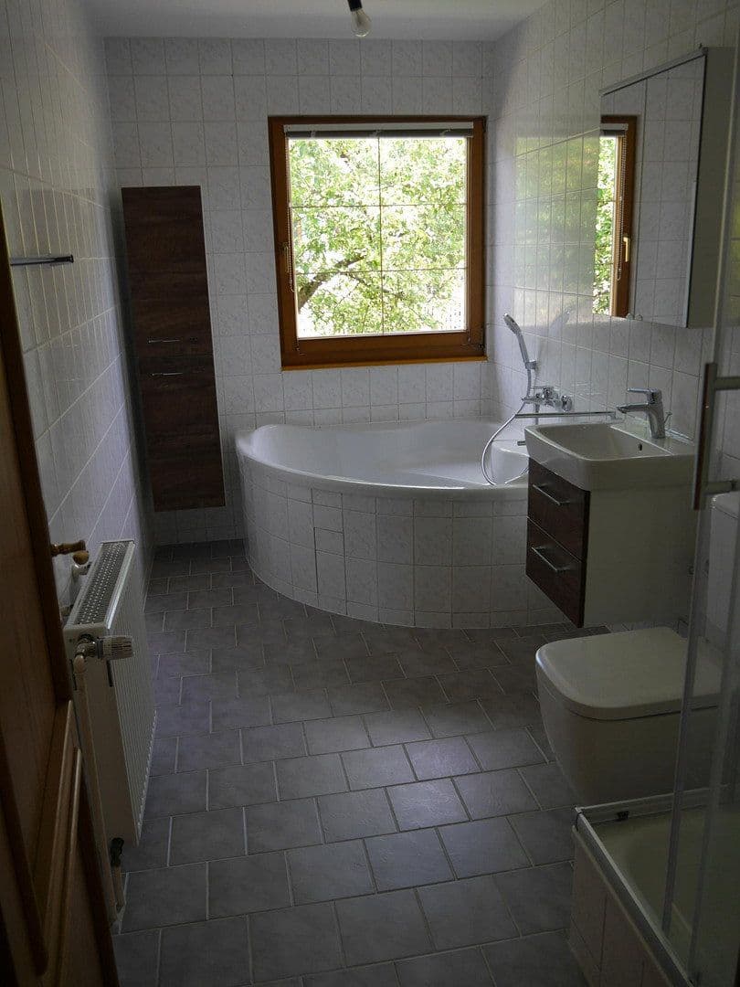 Prenájom domu 160 m², pozemek 645 m², Bergstr. 15, Berg im Gau, Bavorsko Prenájom domu 160 m², pozemek 645 m², Bergstr. 15, Berg im Gau, Bavorsko