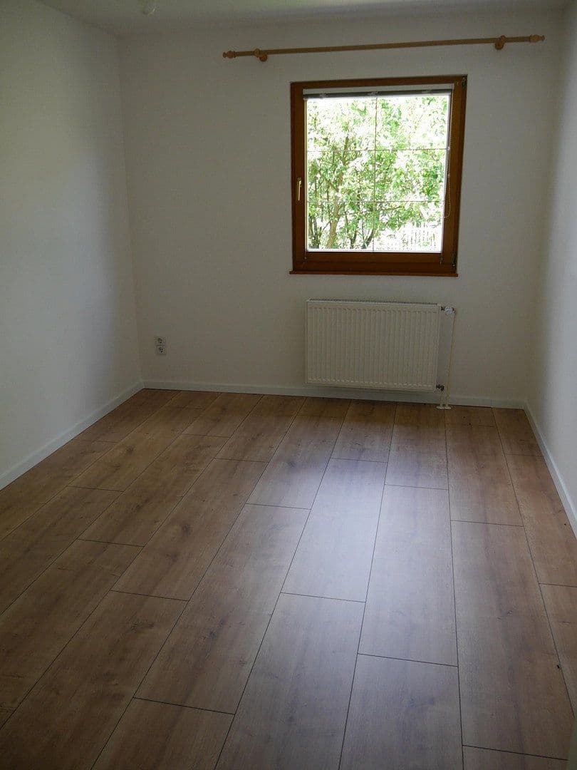 Prenájom domu 160 m², pozemek 645 m², Bergstr. 15, Berg im Gau, Bavorsko Prenájom domu 160 m², pozemek 645 m², Bergstr. 15, Berg im Gau, Bavorsko