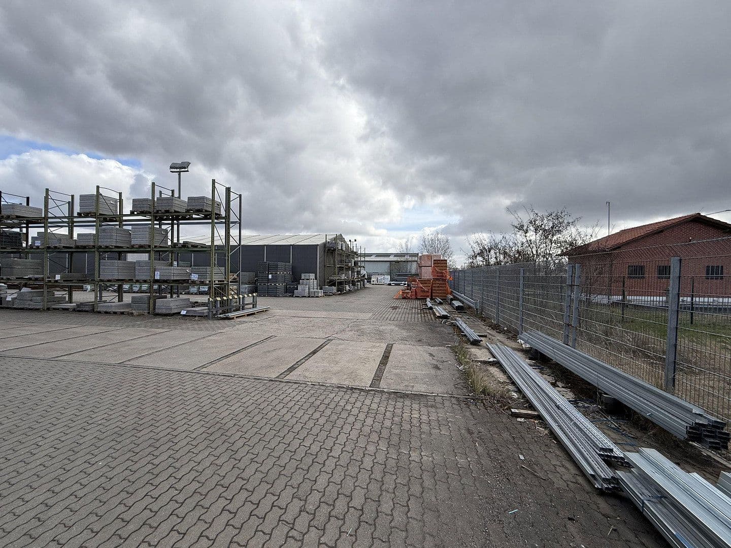 Predaj nebytového priestoru 12.188 m², Dämmstoffstraße 1, Bitterfeld-Wolfen, Sasko-Anhaltsko Predaj nebytového priestoru 12.188 m², Dämmstoffstraße 1, Bitterfeld-Wolfen, Sasko-Anhaltsko