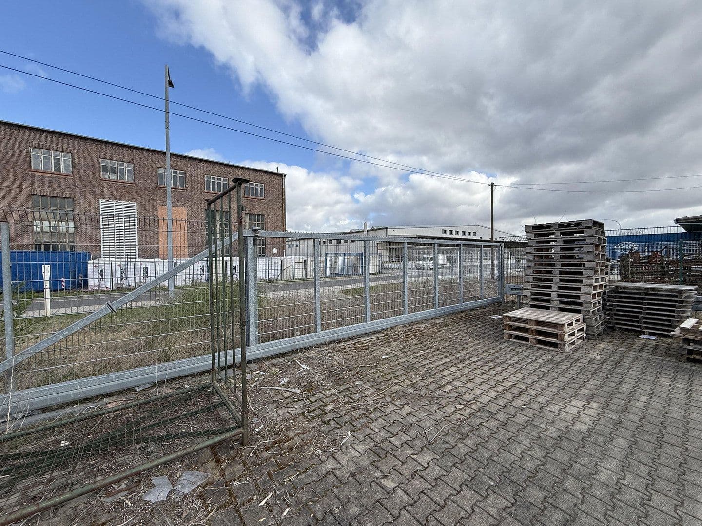 Predaj nebytového priestoru 12.188 m², Dämmstoffstraße 1, Bitterfeld-Wolfen, Sasko-Anhaltsko Predaj nebytového priestoru 12.188 m², Dämmstoffstraße 1, Bitterfeld-Wolfen, Sasko-Anhaltsko