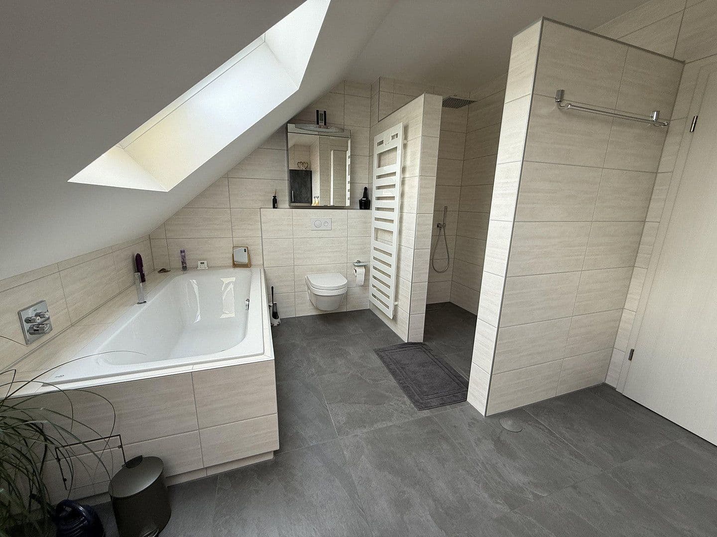 Predaj domu 160 m², pozemek 365 m², Langenfeld (Rheinland), Severné Porýnie - Westfálsko Predaj domu 160 m², pozemek 365 m², Langenfeld (Rheinland), Severné Porýnie - Westfálsko