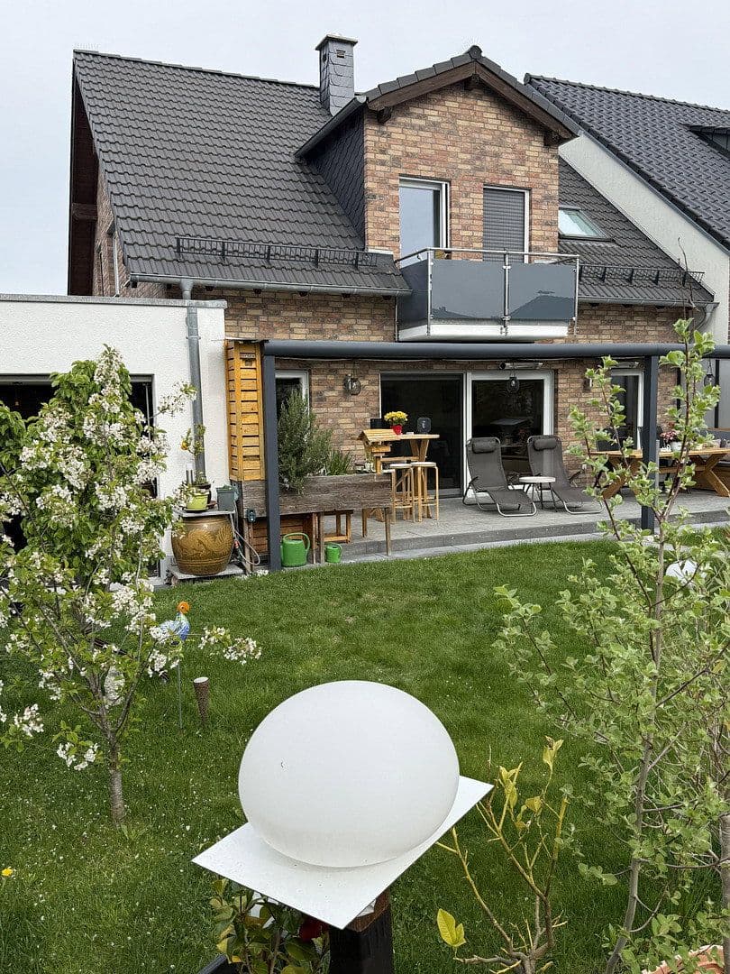 Predaj domu 160 m², pozemek 365 m², Langenfeld (Rheinland), Severné Porýnie - Westfálsko Predaj domu 160 m², pozemek 365 m², Langenfeld (Rheinland), Severné Porýnie - Westfálsko