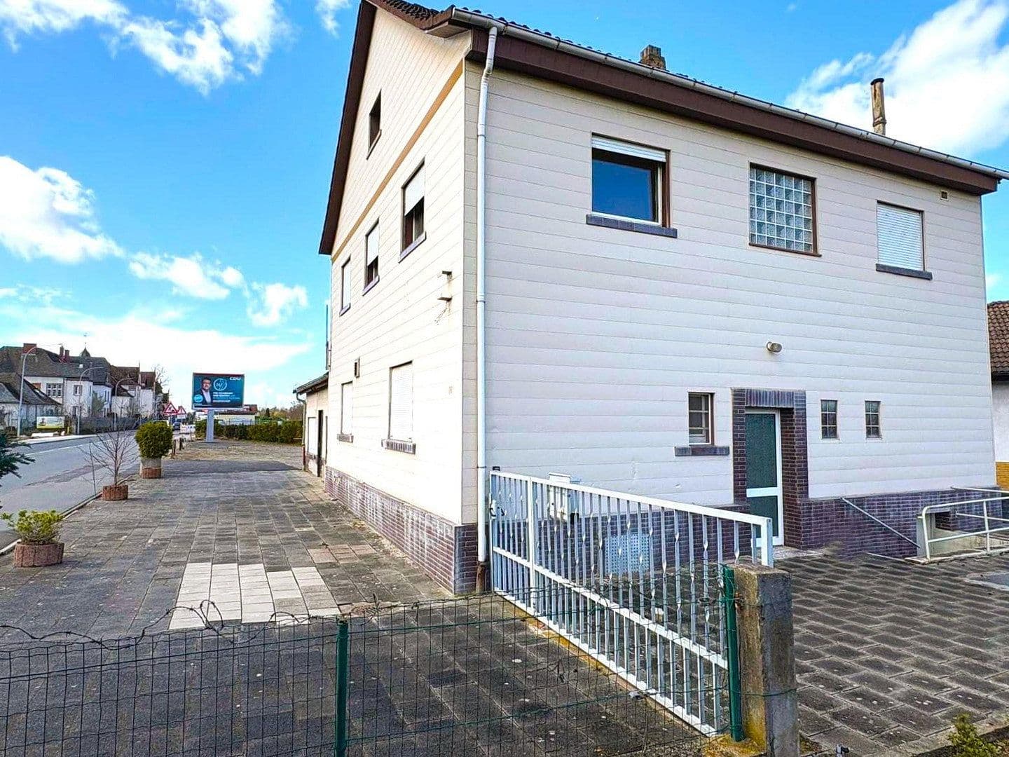 Predaj domu 318 m², pozemek 1.829 m², Aschaffenburger Str. 76-78, Babenhausen, Hesensko Predaj domu 318 m², pozemek 1.829 m², Aschaffenburger Str. 76-78, Babenhausen, Hesensko