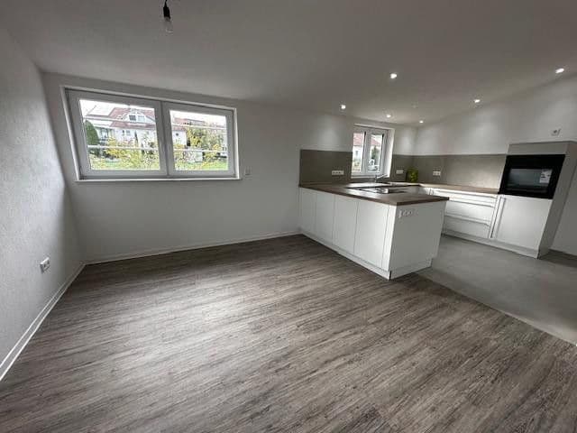 Prenájom bytu 3-izbový 108 m², Rottenburg am Neckar, Bádensko-Wurttembersko Prenájom bytu 3-izbový 108 m², Rottenburg am Neckar, Bádensko-Wurttembersko