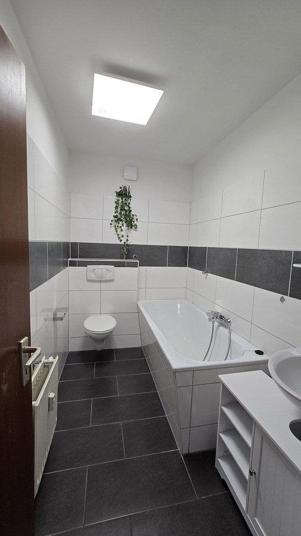 Prenájom bytu 4-izbový 92 m², Langerfelder Straße 117, Wuppertal, Severné Porýnie - Westfálsko Prenájom bytu 4-izbový 92 m², Langerfelder Straße 117, Wuppertal, Severné Porýnie - Westfálsko