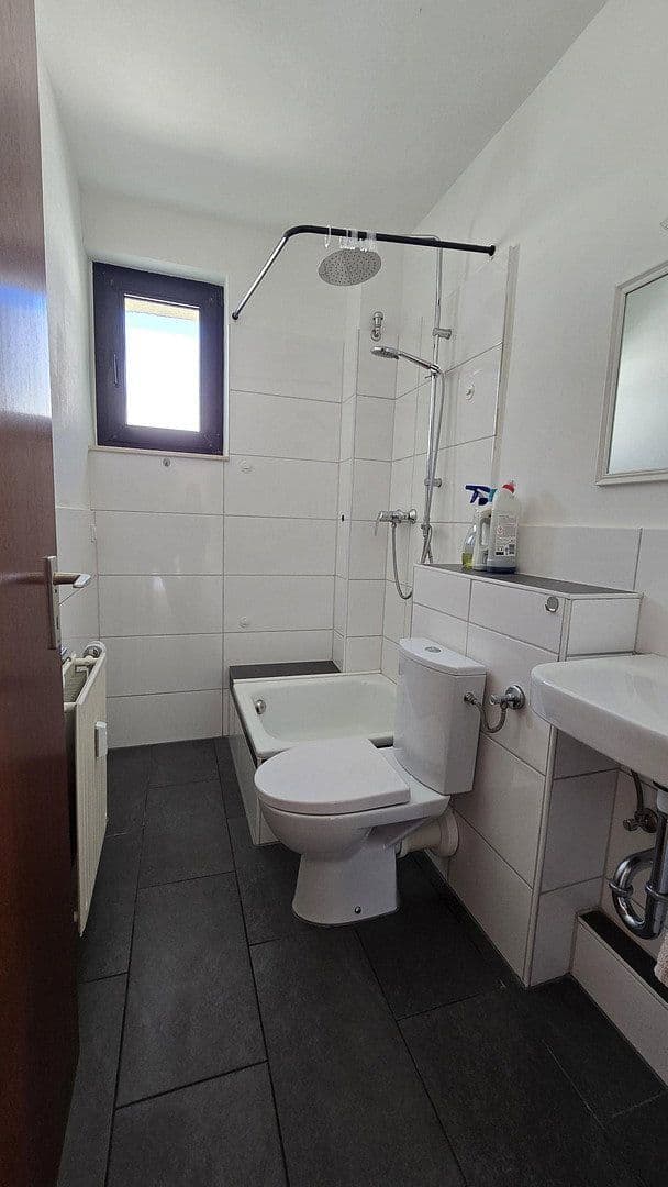 Prenájom bytu 4-izbový 92 m², Langerfelder Straße 117, Wuppertal, Severné Porýnie - Westfálsko Prenájom bytu 4-izbový 92 m², Langerfelder Straße 117, Wuppertal, Severné Porýnie - Westfálsko