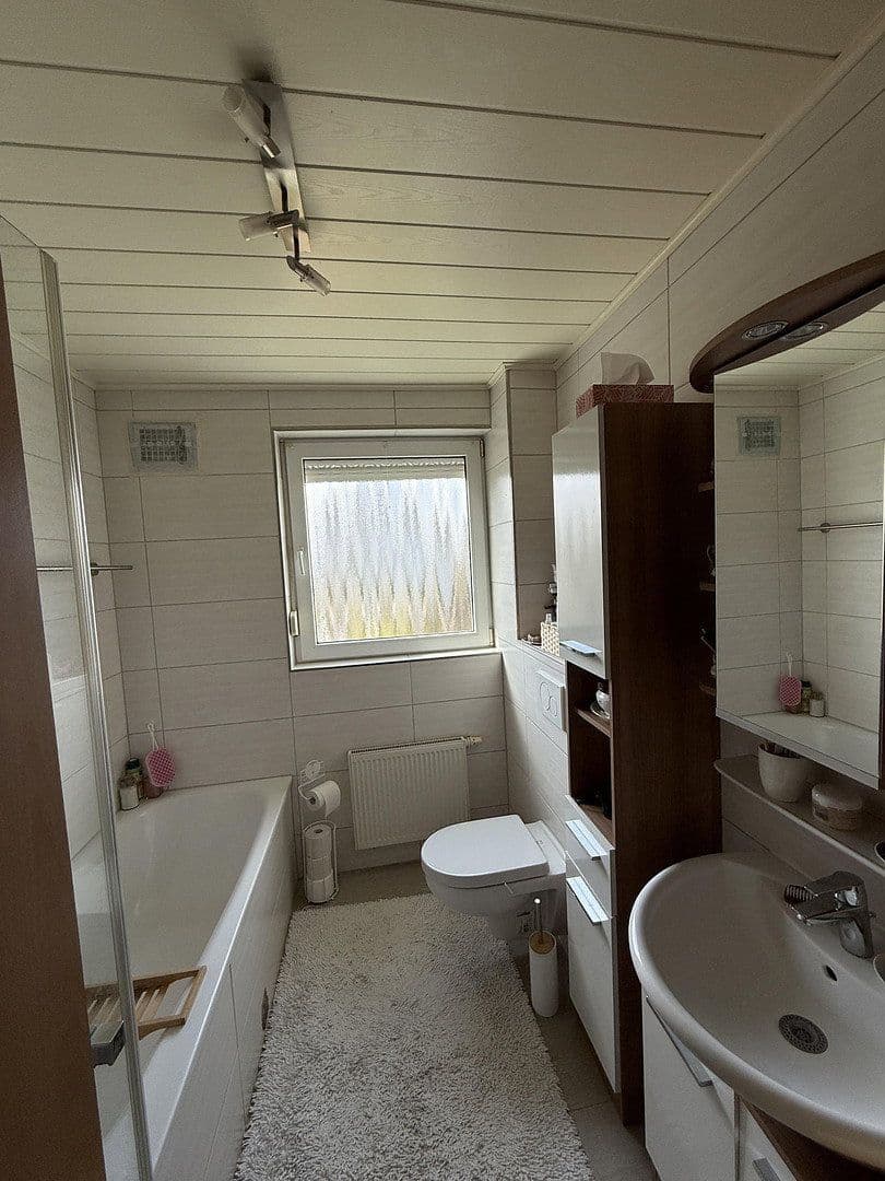 Predaj domu 97 m², pozemek 704 m², Flieden, Hesensko Predaj domu 97 m², pozemek 704 m², Flieden, Hesensko