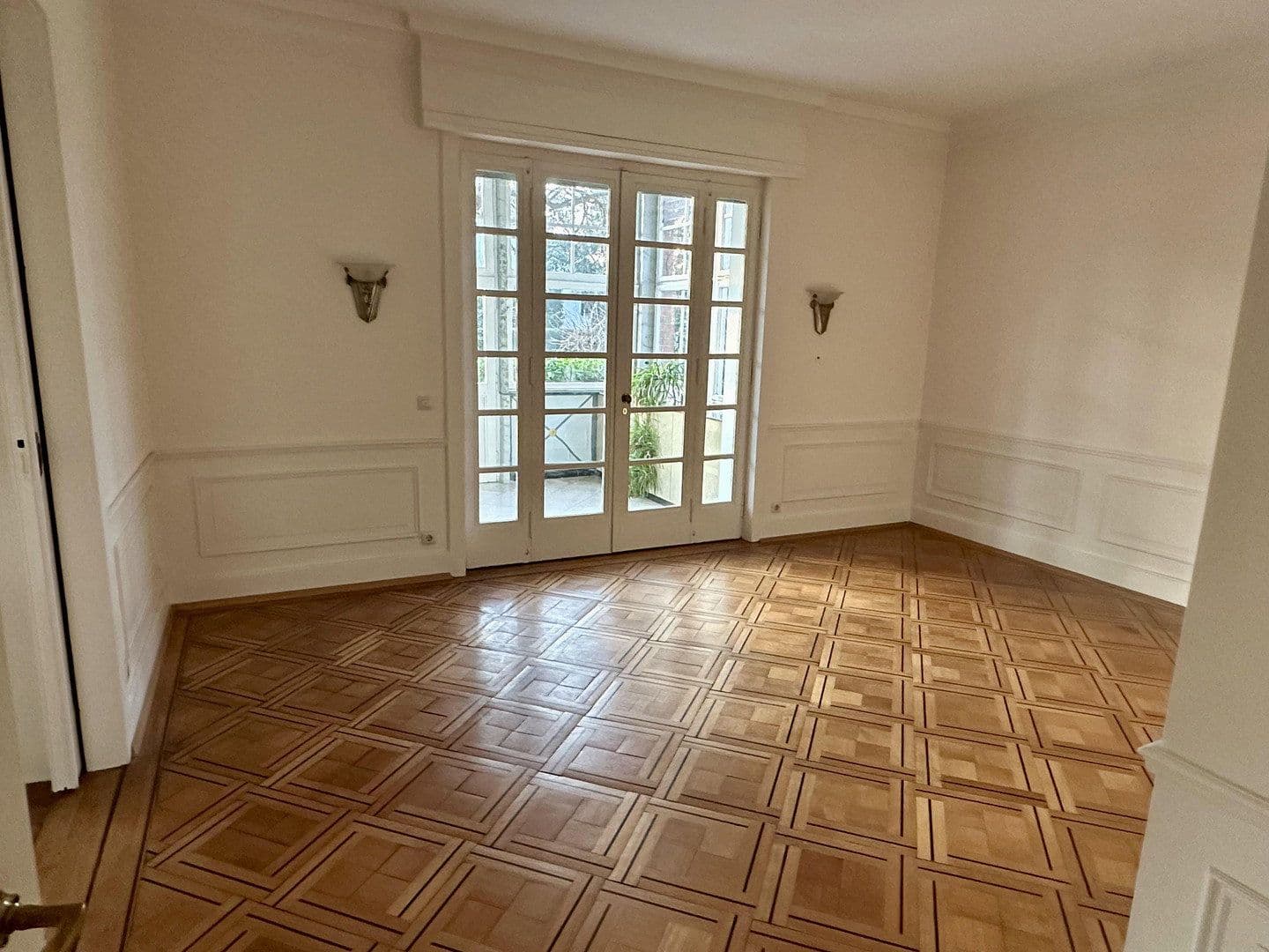 Predaj domu 365 m², pozemek 733 m², Frankfurt, Hesensko Predaj domu 365 m², pozemek 733 m², Frankfurt, Hesensko