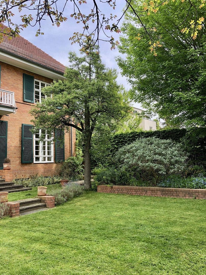 Predaj domu 365 m², pozemek 733 m², Frankfurt, Hesensko Predaj domu 365 m², pozemek 733 m², Frankfurt, Hesensko