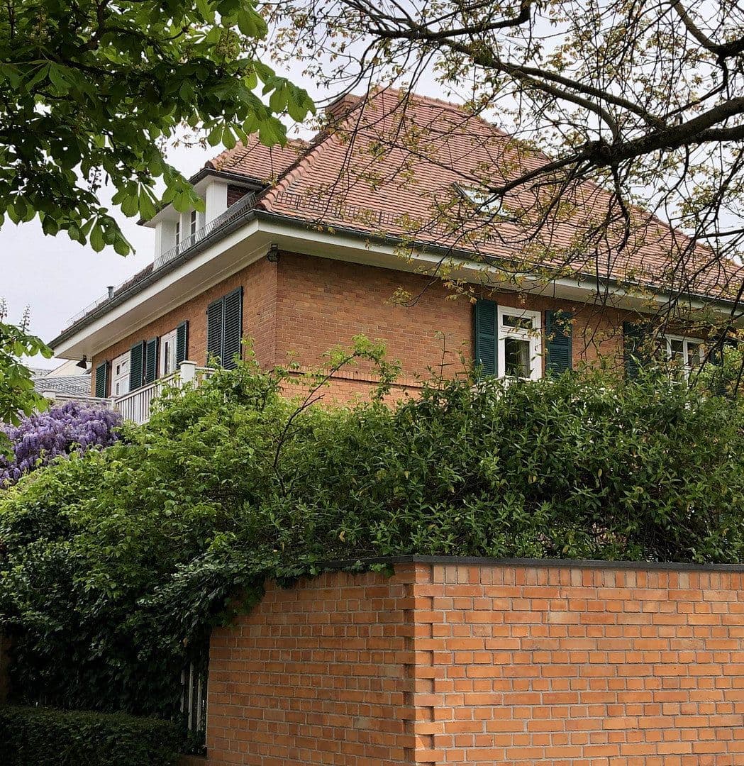 Predaj domu 365 m², pozemek 733 m², Frankfurt, Hesensko Predaj domu 365 m², pozemek 733 m², Frankfurt, Hesensko