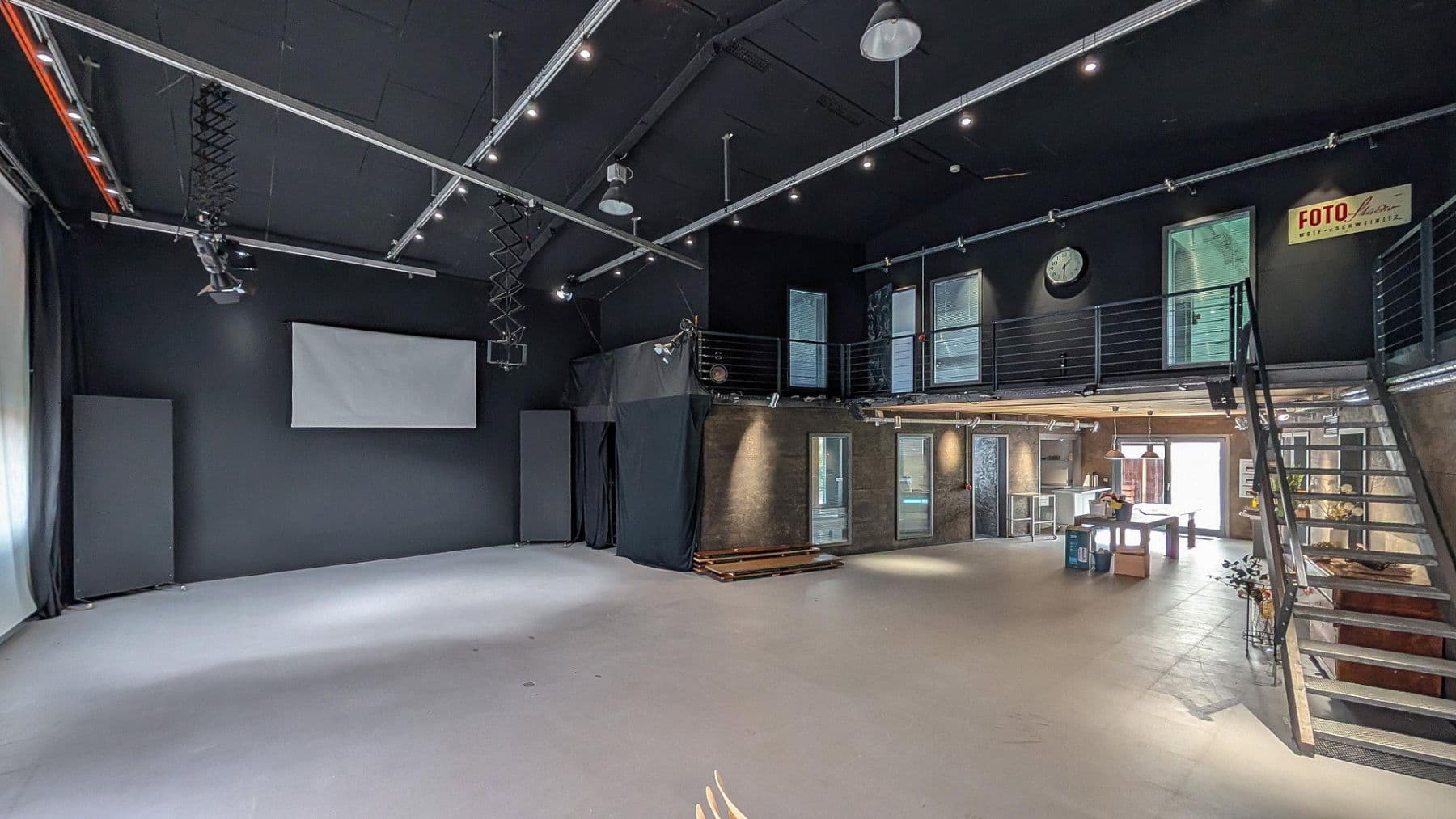 Prenájom nebytového priestoru 395 m², Daimlerstraße 14, Taunusstein, Hesensko Prenájom nebytového priestoru 395 m², Daimlerstraße 14, Taunusstein, Hesensko