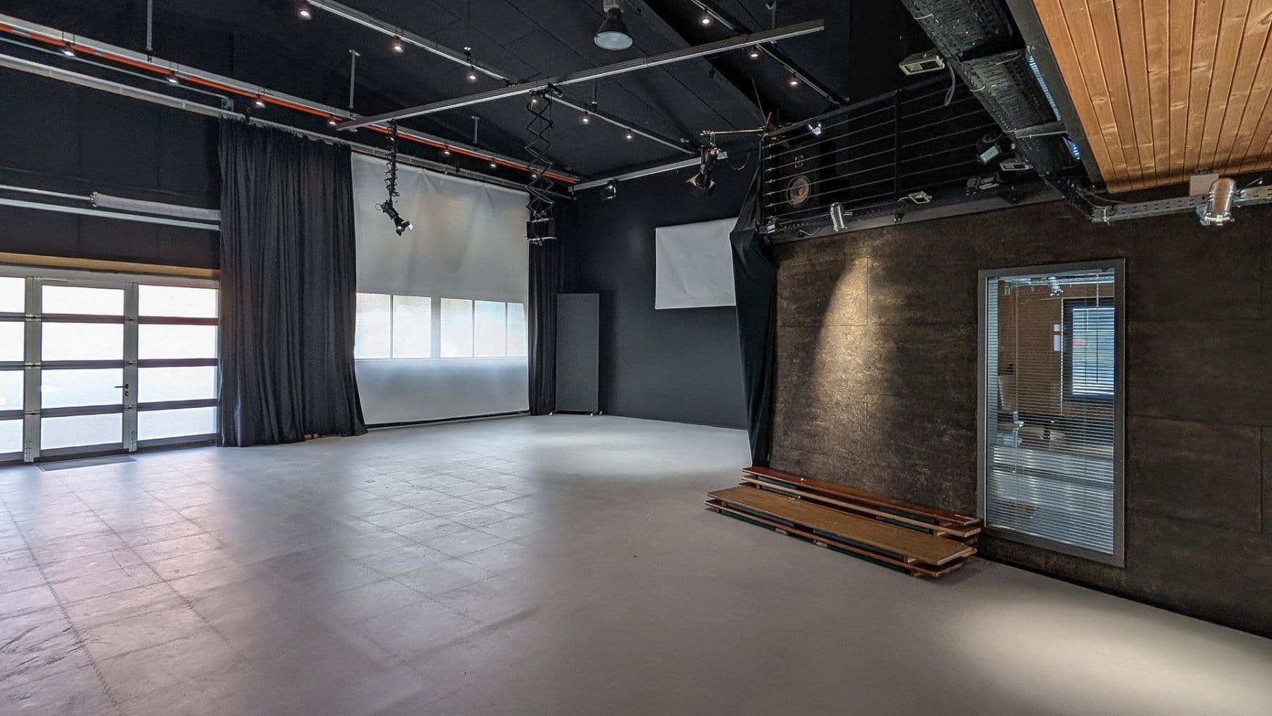 Prenájom nebytového priestoru 395 m², Daimlerstraße 14, Taunusstein, Hesensko Prenájom nebytového priestoru 395 m², Daimlerstraße 14, Taunusstein, Hesensko