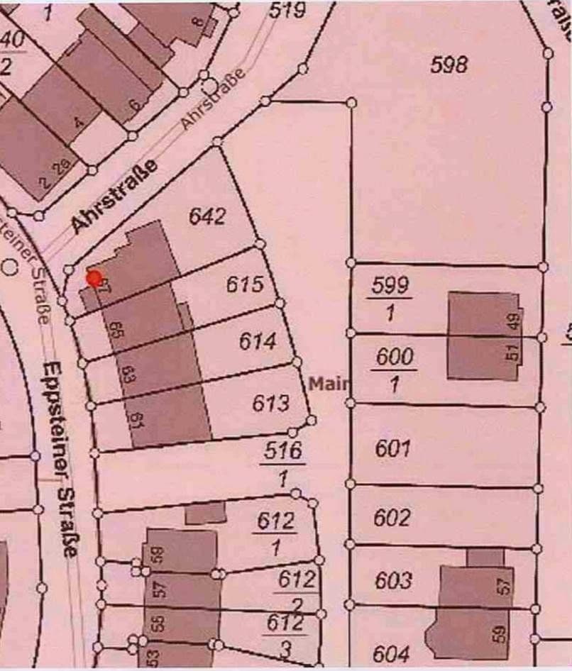 Predaj domu 220 m², pozemek 351 m², Eppsteiner Straße 67, Flörsheim, Hesensko Predaj domu 220 m², pozemek 351 m², Eppsteiner Straße 67, Flörsheim, Hesensko