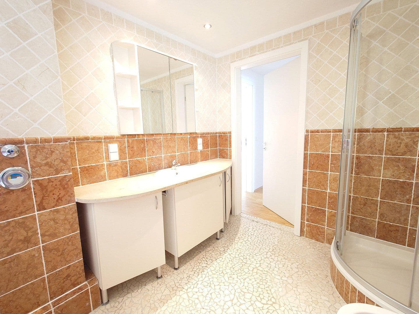 Prenájom bytu 3-izbový 79 m², Blumenstr. 3, Hannover, Dolné Sasko Prenájom bytu 3-izbový 79 m², Blumenstr. 3, Hannover, Dolné Sasko