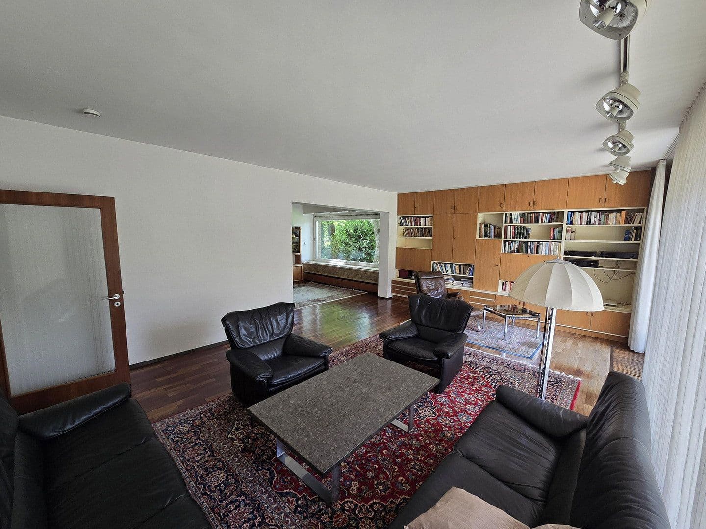 Predaj domu 308 m², pozemek 1.352 m², Moselstraße, Euskirchen, Severné Porýnie - Westfálsko Predaj domu 308 m², pozemek 1.352 m², Moselstraße, Euskirchen, Severné Porýnie - Westfálsko