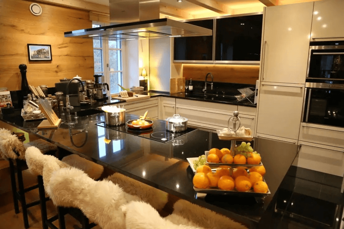 Prenájom bytu 5-izbový 141 m², Sudetendeutsche Straße 31a, München, Bavorsko Prenájom bytu 5-izbový 141 m², Sudetendeutsche Straße 31a, München, Bavorsko