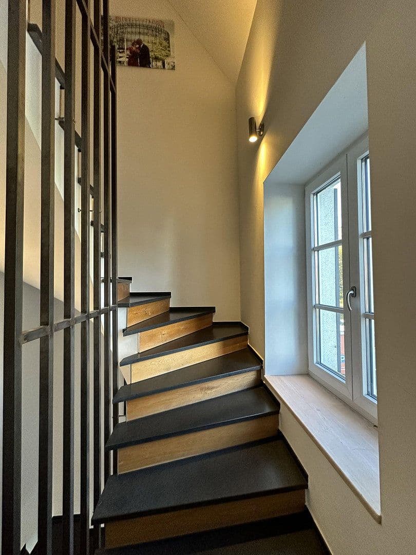 Prenájom bytu 5-izbový 141 m², Sudetendeutsche Straße 31a, München, Bavorsko Prenájom bytu 5-izbový 141 m², Sudetendeutsche Straße 31a, München, Bavorsko