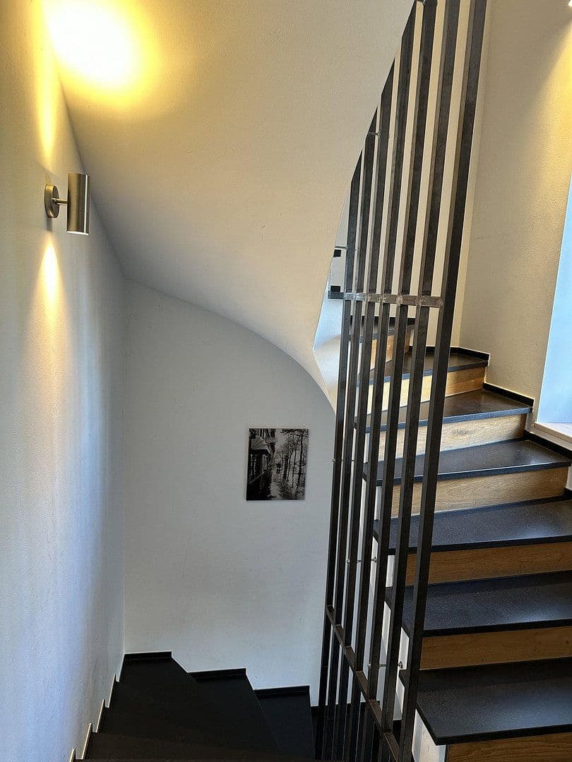 Prenájom bytu 5-izbový 141 m², Sudetendeutsche Straße 31a, München, Bavorsko Prenájom bytu 5-izbový 141 m², Sudetendeutsche Straße 31a, München, Bavorsko