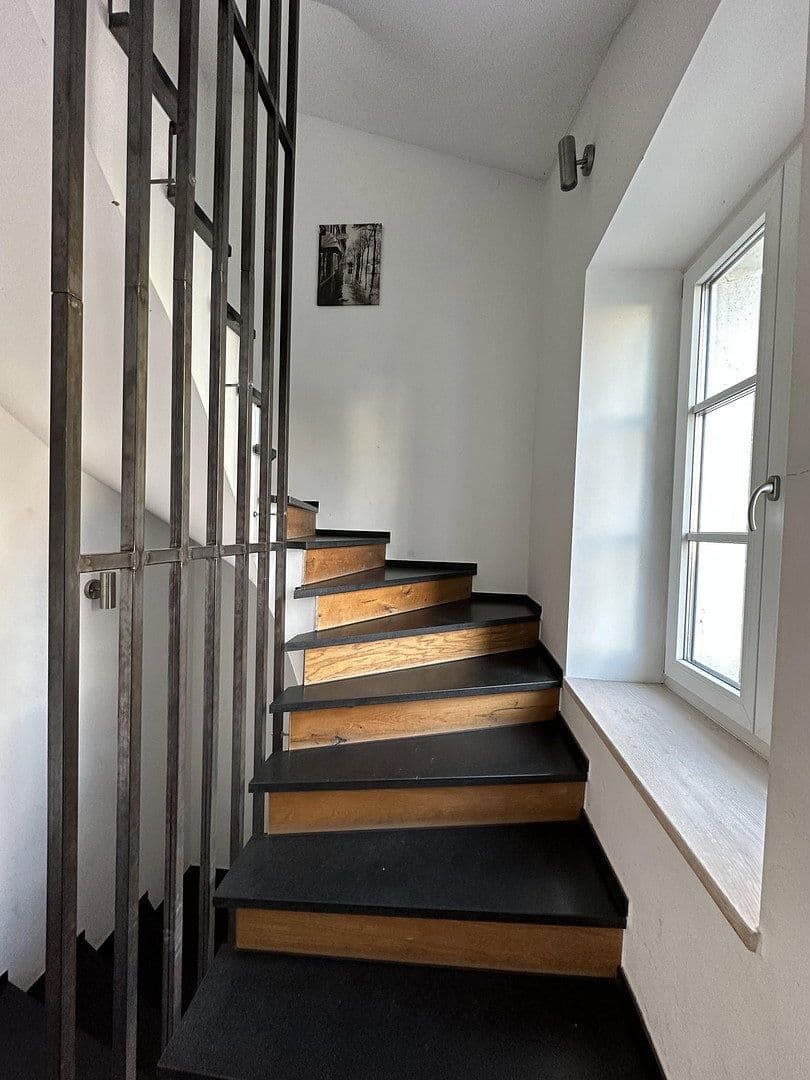 Prenájom bytu 5-izbový 141 m², Sudetendeutsche Straße 31a, München, Bavorsko Prenájom bytu 5-izbový 141 m², Sudetendeutsche Straße 31a, München, Bavorsko