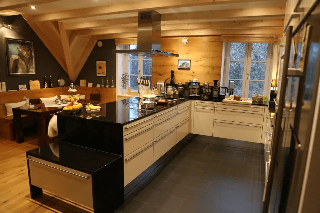 Prenájom bytu 5-izbový 141 m², Sudetendeutsche Straße 31a, München, Bavorsko Prenájom bytu 5-izbový 141 m², Sudetendeutsche Straße 31a, München, Bavorsko