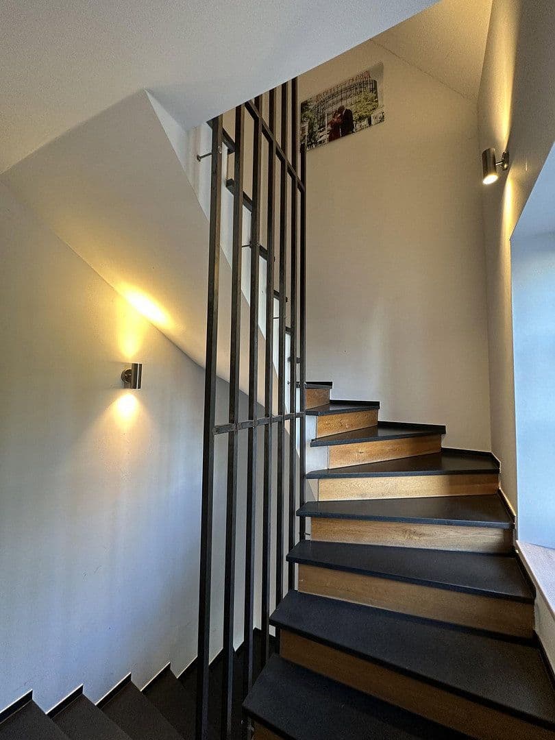 Prenájom bytu 5-izbový 141 m², Sudetendeutsche Straße 31a, München, Bavorsko Prenájom bytu 5-izbový 141 m², Sudetendeutsche Straße 31a, München, Bavorsko