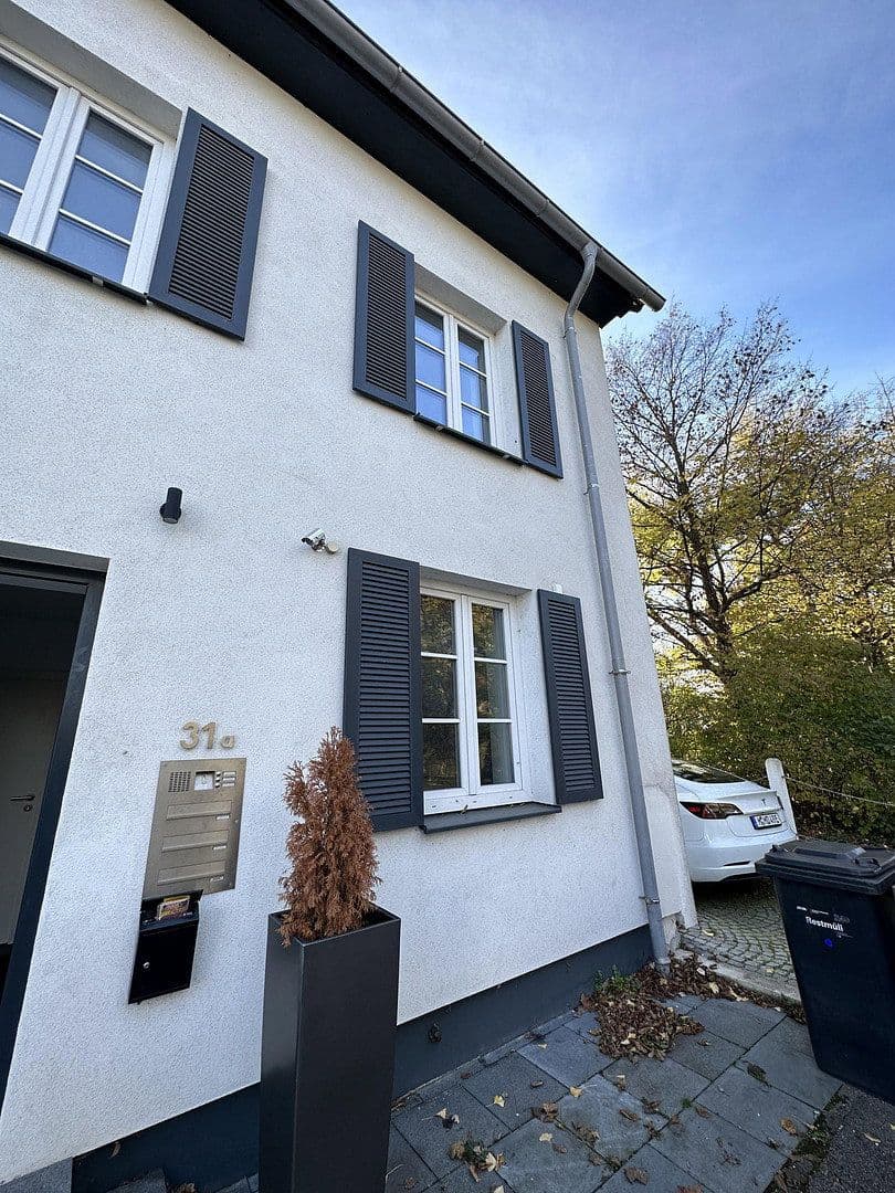 Prenájom bytu 5-izbový 141 m², Sudetendeutsche Straße 31a, München, Bavorsko Prenájom bytu 5-izbový 141 m², Sudetendeutsche Straße 31a, München, Bavorsko