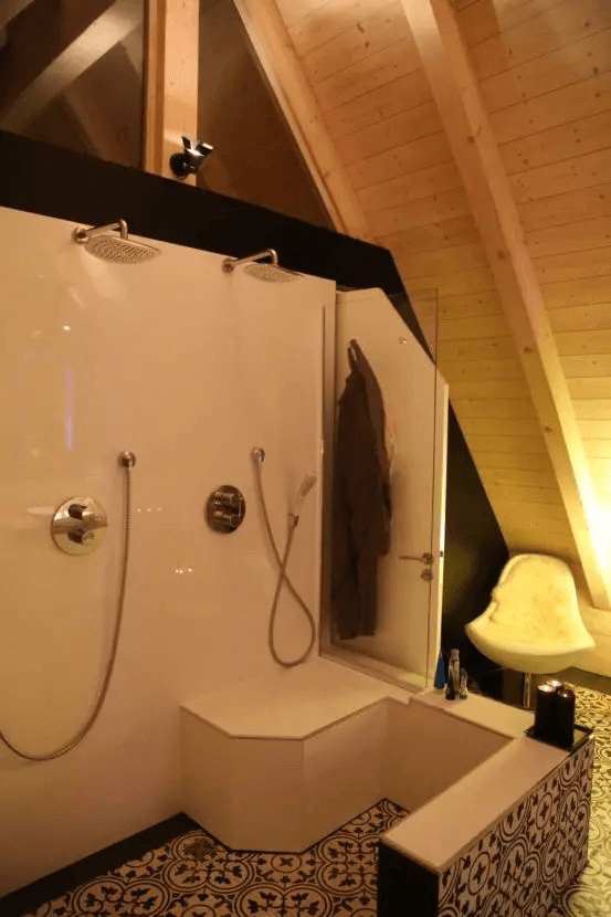 Prenájom bytu 5-izbový 141 m², Sudetendeutsche Straße 31a, München, Bavorsko Prenájom bytu 5-izbový 141 m², Sudetendeutsche Straße 31a, München, Bavorsko