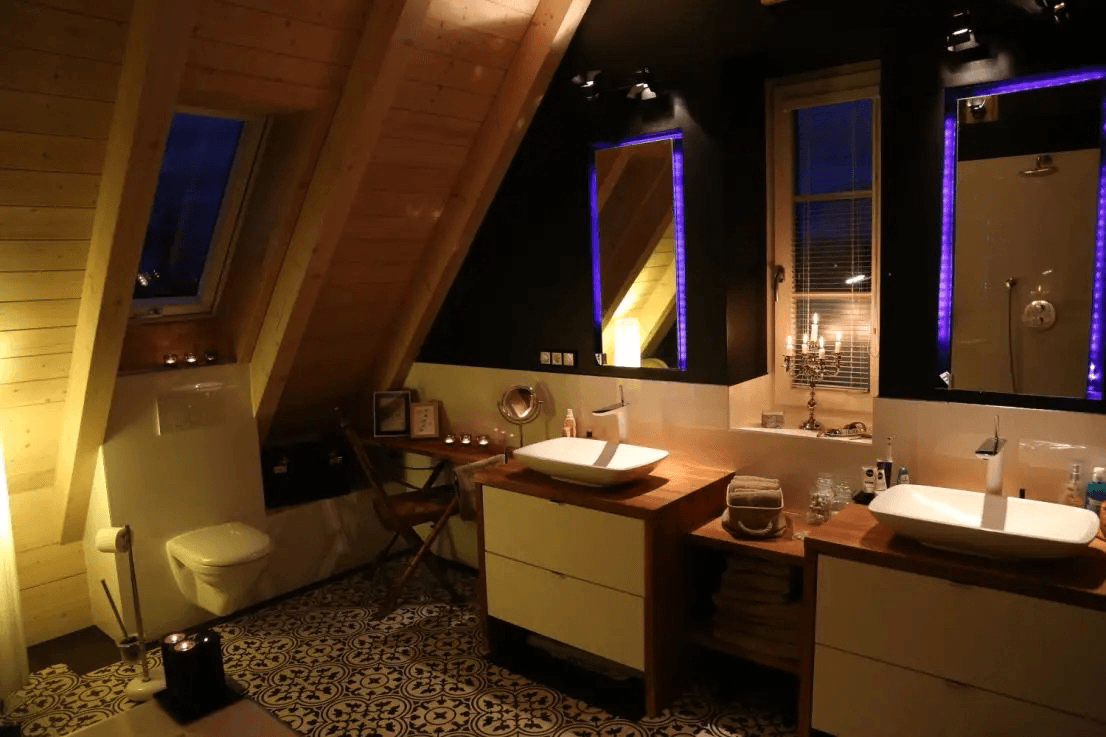 Prenájom bytu 5-izbový 141 m², Sudetendeutsche Straße 31a, München, Bavorsko Prenájom bytu 5-izbový 141 m², Sudetendeutsche Straße 31a, München, Bavorsko