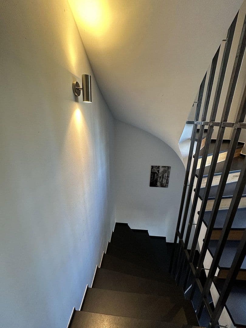 Prenájom bytu 5-izbový 141 m², Sudetendeutsche Straße 31a, München, Bavorsko Prenájom bytu 5-izbový 141 m², Sudetendeutsche Straße 31a, München, Bavorsko