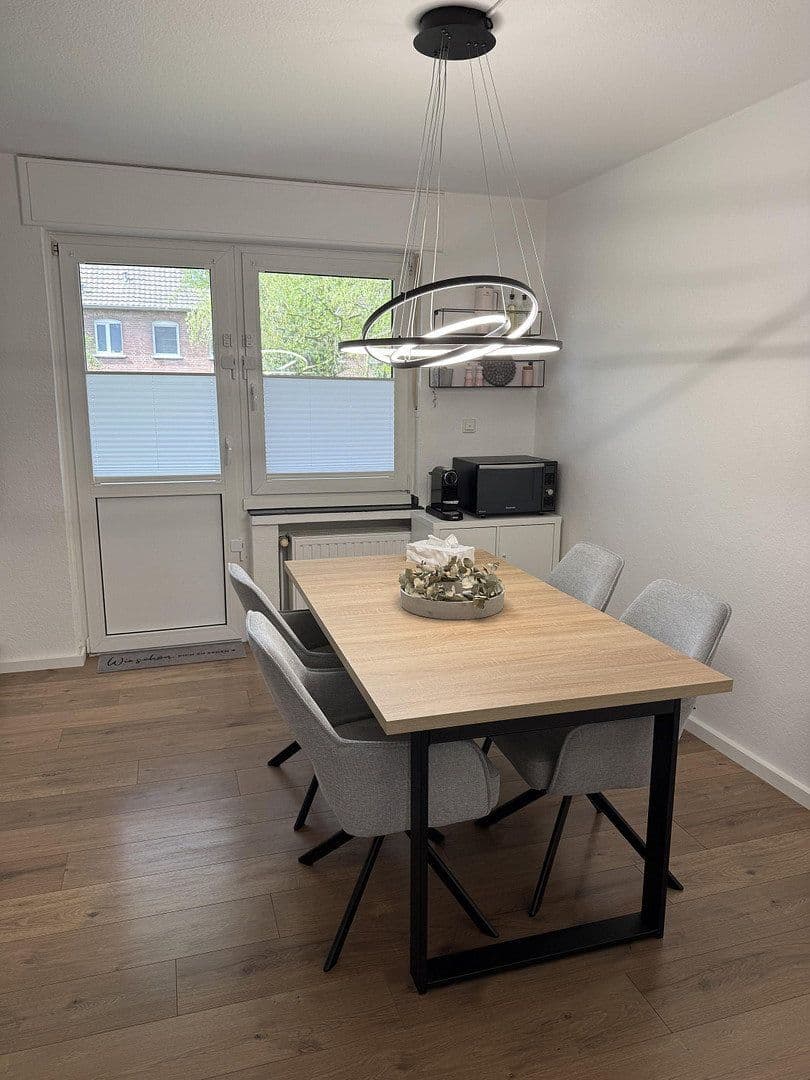 Prenájom bytu 2-izbový 57 m², Meerbusch, Severné Porýnie - Westfálsko Prenájom bytu 2-izbový 57 m², Meerbusch, Severné Porýnie - Westfálsko