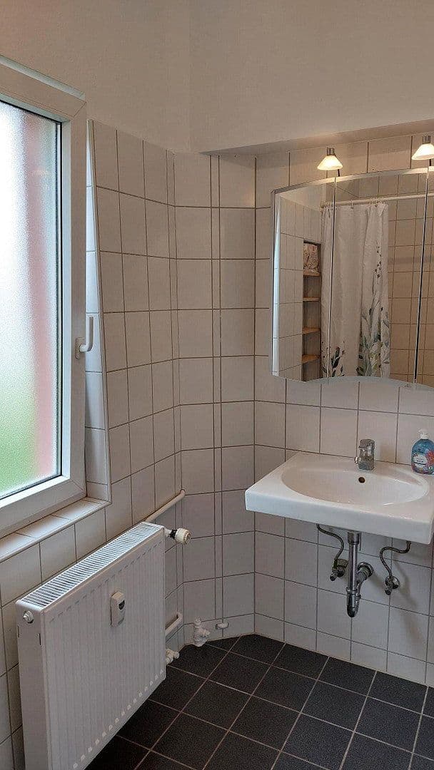 Prenájom bytu 4-izbový 74 m², Emser Strasse 40, Frankfurt, Hesensko Prenájom bytu 4-izbový 74 m², Emser Strasse 40, Frankfurt, Hesensko