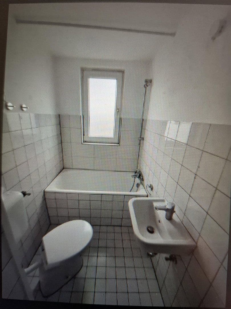 Prenájom bytu 3-izbový 65 m², Pötterstraße 22, Mönchenglabach, Severné Porýnie - Westfálsko Prenájom bytu 3-izbový 65 m², Pötterstraße 22, Mönchenglabach, Severné Porýnie - Westfálsko