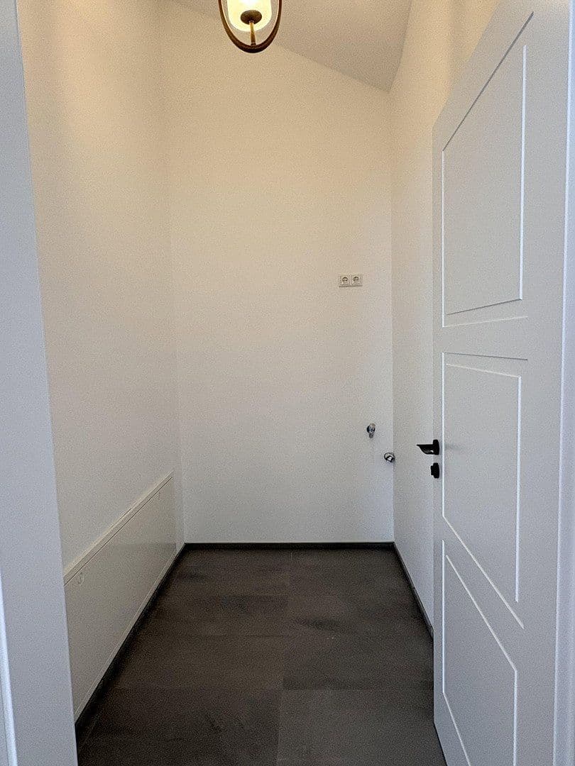 Prenájom bytu 4-izbový 149 m², Dingolfing, Bavorsko Prenájom bytu 4-izbový 149 m², Dingolfing, Bavorsko