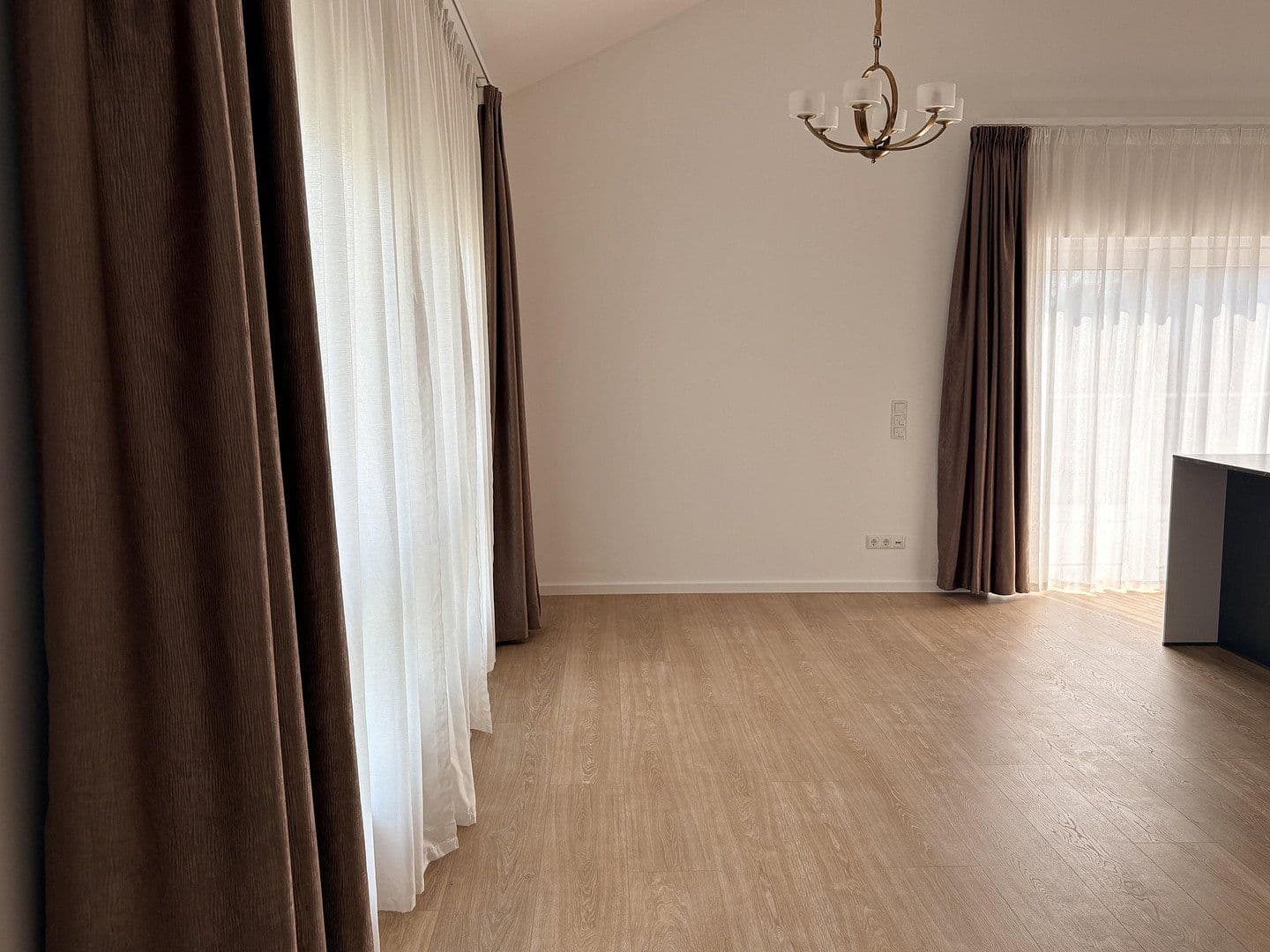 Prenájom bytu 4-izbový 149 m², Dingolfing, Bavorsko Prenájom bytu 4-izbový 149 m², Dingolfing, Bavorsko