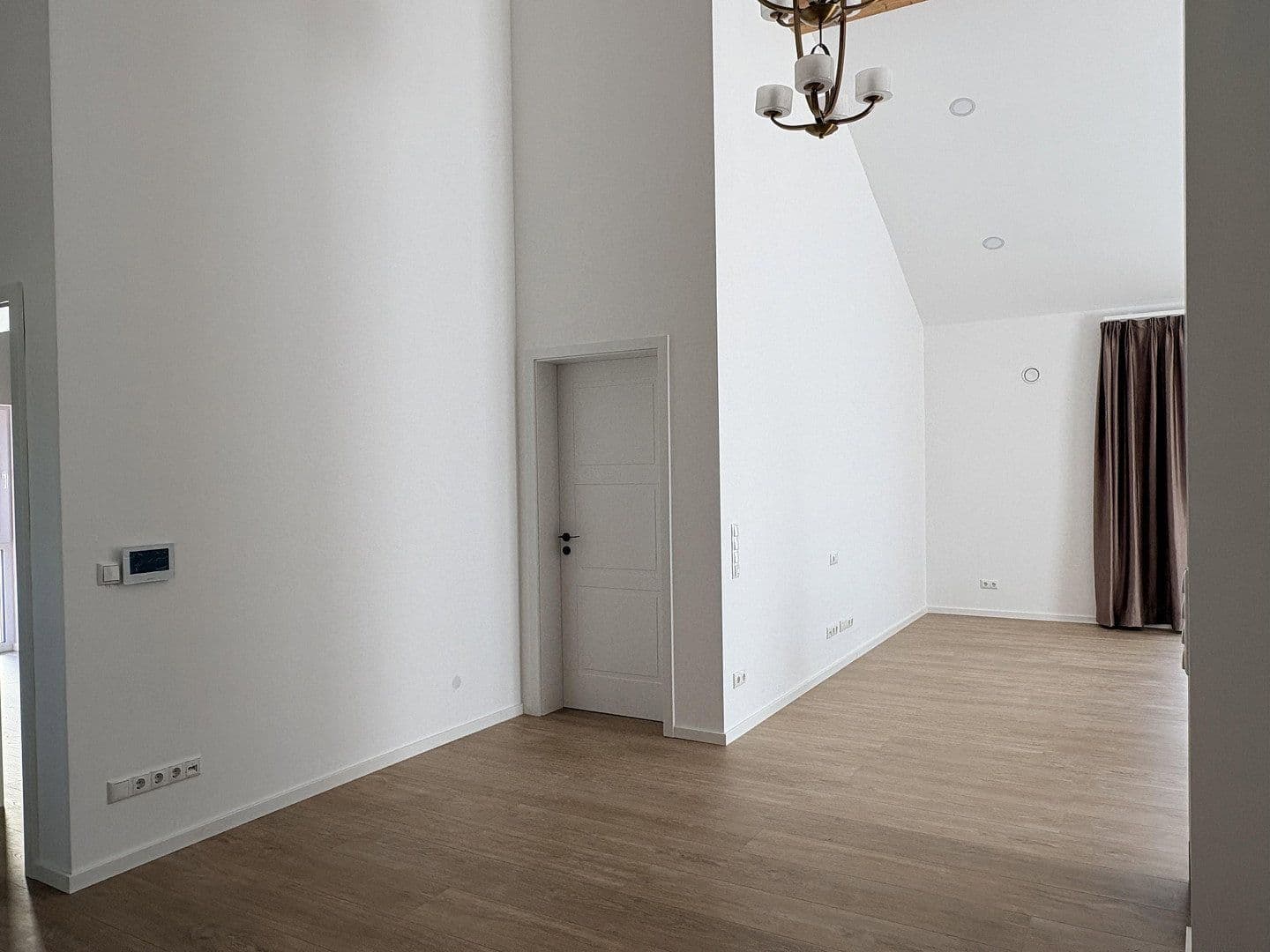 Prenájom bytu 4-izbový 149 m², Dingolfing, Bavorsko Prenájom bytu 4-izbový 149 m², Dingolfing, Bavorsko